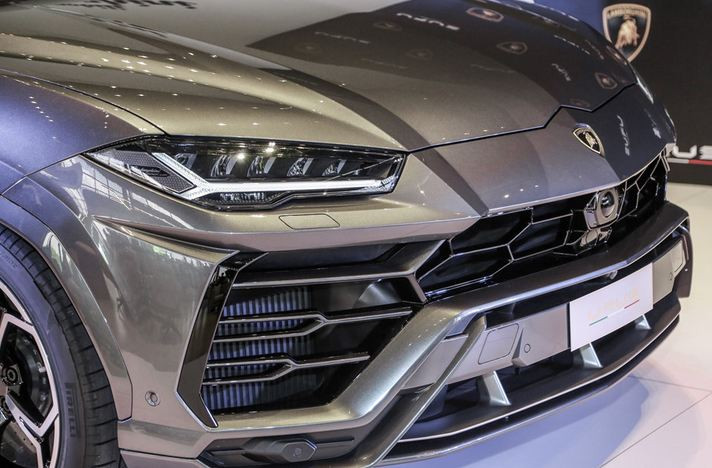 SUV Lamborghini Urus sở hữu thiết kế sang chảnh, là sự kết hợp, pha trộn rất ăn ý giữa Aventador và Huracan.