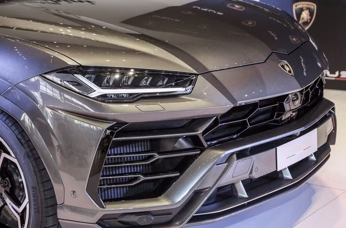 SUV Lamborghini Urus sở hữu thiết kế sang chảnh, là sự kết hợp, pha trộn rất ăn ý giữa Aventador và Huracan.