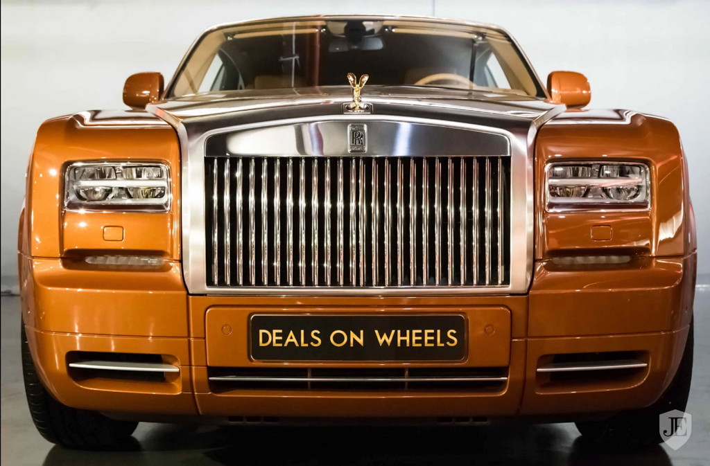 Siêu phẩm này ra mắt lần đầu tại triển lãm Dubai 2015. Đến nay, nó vẫn là chiếc xe sang chảnh được nhiều người thèm muốn nhất nhì trên thế giới.