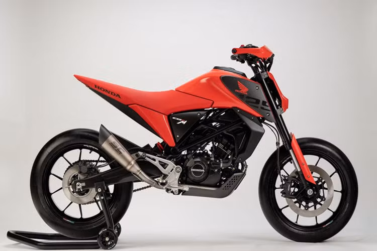 Được biết, bộ đôi xe này được xây dựng trên nền tảng của chiếc naked-bike Honda CB125R 2018. 2 mẫu xe đều có kiểu dáng được thiết kế theo ngôn ngữ hiện đại với yên xe cao và phần đuôi vuốt nhọn về phía sau mang tính thể thao.