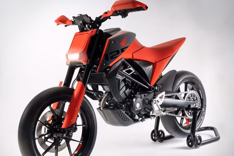 Theo tiết lộ, nếu được sản xuất thương mại, hai mẫu xe địa hình Honda mới này sẽ đứng dưới phân khúc 250cc. Trong đó, CB125M là mẫu xe motard đường phố được tối giản phần đầu xe...