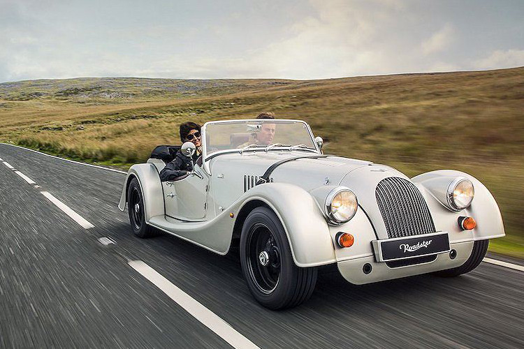 Trước hết về ngoại thất, ngoài màu sơn thể thao, Morgan sẽ phân phối thêm những phiên bản màu cổ điển và màu kim loại . Đây cũng là những màu đặc biệt nhất do hãng thiết kế.