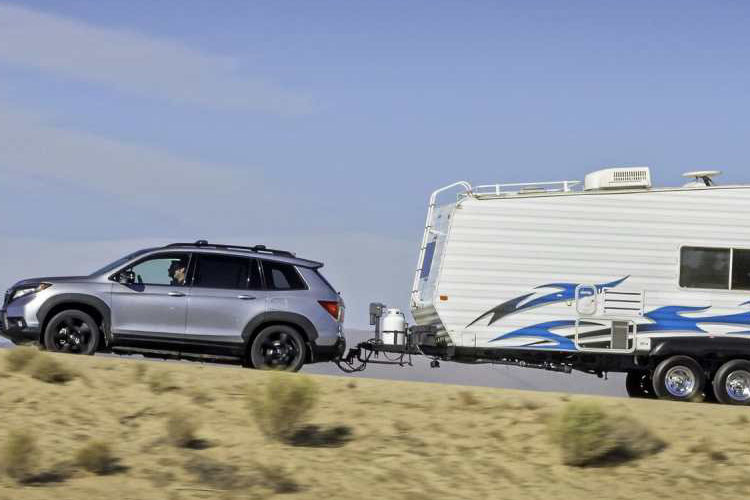 Đặc biệt, mẫu xe này có hệ thống quản lý lực kéo thông minh ITM là trang bị tiêu chuẩn trên các phiên bản. Trên bản dẫn động một cầu có hai chế độ lái Normal (bình thường) và Snow (trên tuyết).