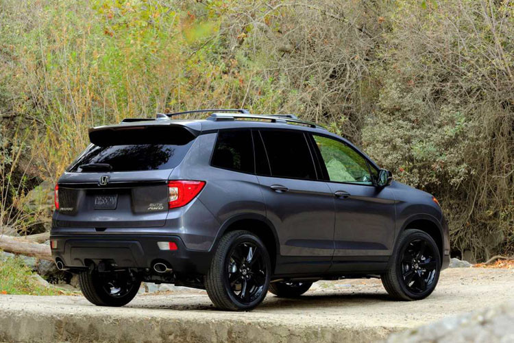 Trước đó, Passport phiên bản 2019 giới thiệu tại Triển lãm Los Angeles 2018 được thiết kế bởi đội ngũ nghiên cứu và phát triển của Honda Bắc Mỹ và lắp ráp tại nhà máy của hãng ở Lincoln, Alabama.