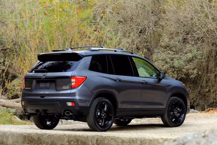 Trước đó, Passport phiên bản 2019 giới thiệu tại Triển lãm Los Angeles 2018 được thiết kế bởi đội ngũ nghiên cứu và phát triển của Honda Bắc Mỹ và lắp ráp tại nhà máy của hãng ở Lincoln, Alabama.