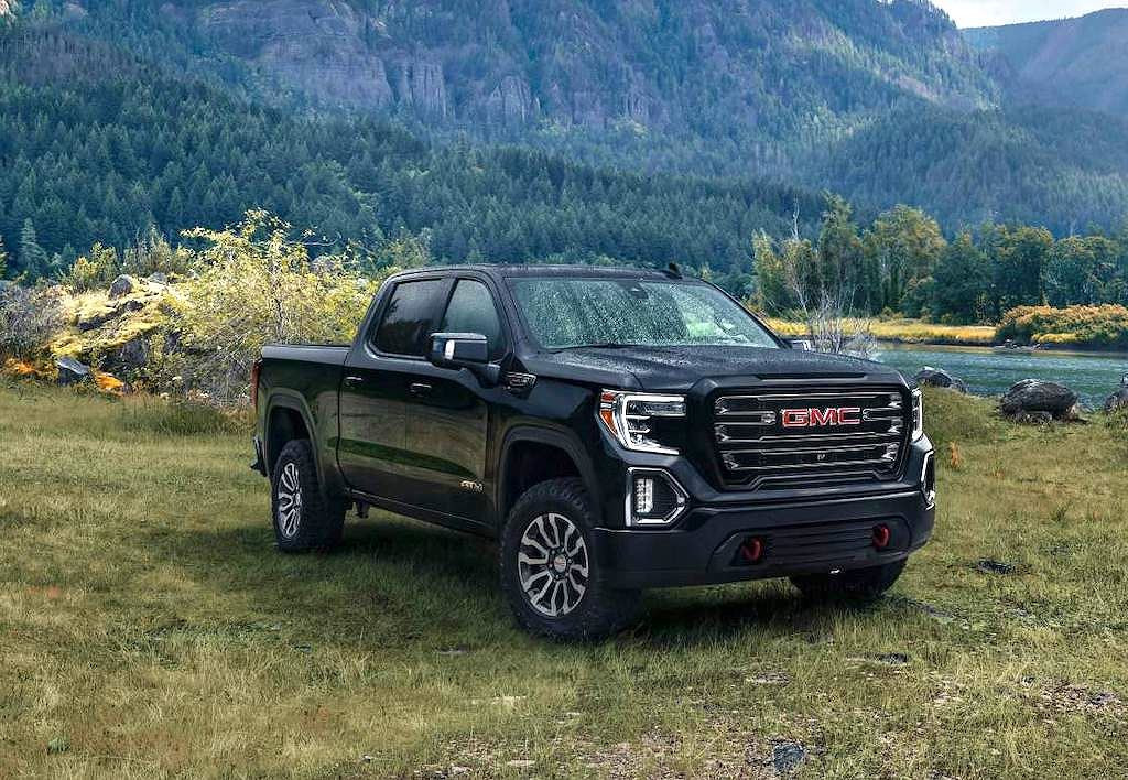 Với gói độ chính hãng Off-Road Performance, siêu bán tải GMC Sierra AT4 2019 vốn có thiết kế ấn tượng và nội thất sang trọng, tiện nghi, tính tiện dụng cao nay còn mạnh và khả năng vượt địa hình "đỉnh" khiến nhiều tín đồ mê xe phải bất ngờ.