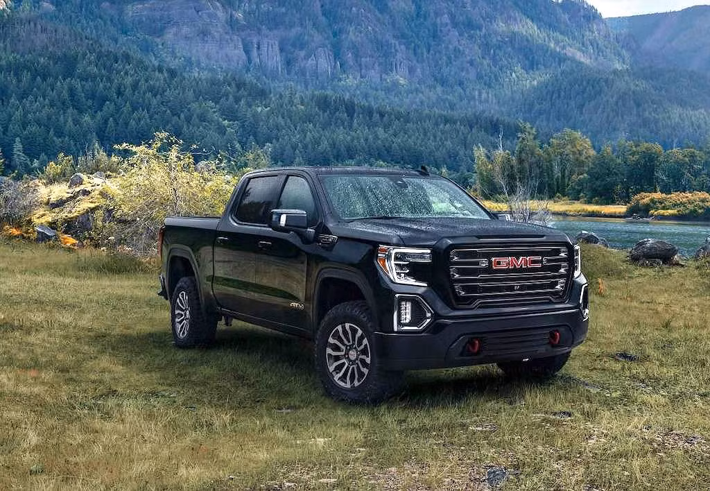 Với gói độ chính hãng Off-Road Performance, siêu bán tải GMC Sierra AT4 2019 vốn có thiết kế ấn tượng và nội thất sang trọng, tiện nghi, tính tiện dụng cao nay còn mạnh và khả năng vượt địa hình "đỉnh" khiến nhiều tín đồ mê xe phải bất ngờ.