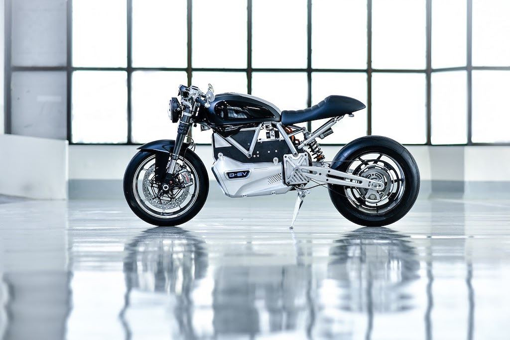 Dù chưa có kế hoạch nhận "độ" Ducati Scrambler chạy điện theo yêu cầu của khách hàng. Tuy nhiên, trong tương lai khi giá thành sản xuất của hệ truyền động rẻ hơn thì Ducati Thái Lan sẽ cân nhắc đến vấn đề này hay thậm chí là trở thành một nhà sản xuất xe điện.