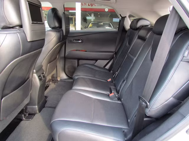 Đầu màn hình DVD và 2 màn hình gối đầu.