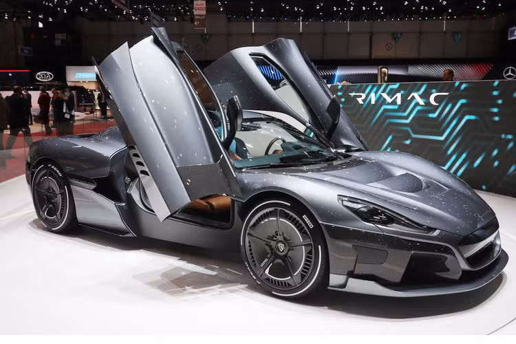 Rimac C_Two đã thực sự thu hút được sự chú ý của tất cả những ai đam mê siêu xe, với hệ truyền động điện mạnh mẽ 1.888 mã lực và 2.299Nm mô-men xoắn cực đại, giúp C_Two có thể xem là siêu xe mạnh nhất năm 2018 khi tăng tốc từ 0 - 96 km/h trong chỉ 1,85 giây, 0 - 160 km/h trong 4,3 giây và cán tốc độ tối đa 412 km/h.
