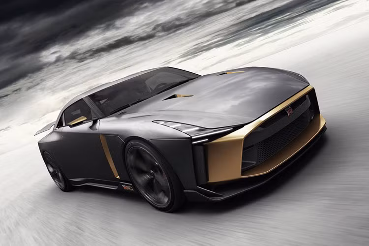 Nissan GT-R50 là phiên bản đặc biệt, ra mắt nhân kỷ niệm 50 năm hợp tác giữa hãng thiết kế Italdesign và GT-R. Xe trang bị động cơ V6 3.8L, công suất lên tới 710 mã lực. Tốc độ tối đa đạt 321,8 km/h.