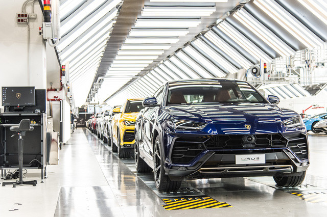 Với mức giá cao ở ngưỡng hơn 10 tỷ đồng ở thị trường Châu Á, Lamborghini Urus chắc hẳn sẽ trở thành siêu xe được nhiều đại gia Việt mê tốc độ săn đón ngay khi vừa mới ra mắt.