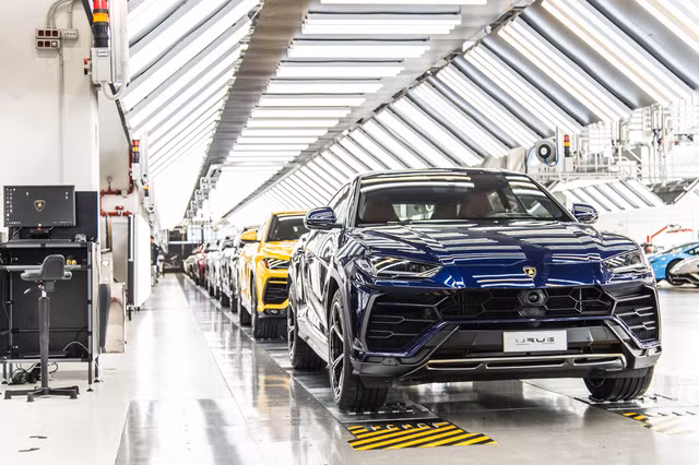 Với mức giá cao ở ngưỡng hơn 10 tỷ đồng ở thị trường Châu Á, Lamborghini Urus chắc hẳn sẽ trở thành siêu xe được nhiều đại gia Việt mê tốc độ săn đón ngay khi vừa mới ra mắt.