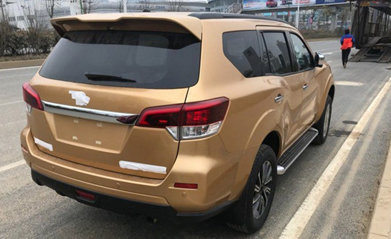 Những hình ảnh cận cảnh và khá rõ nét lần này cho chúng ta một cái nhìn mới nhất về mẫu SUV 7 chỗ đang hot của Nissan. Nissan Terra là người kế nhiệm của Nissan Paladin hay còn có tên gọi khác là Nissan Xterra và được xem là đối thủ của Toyota Fortuner.