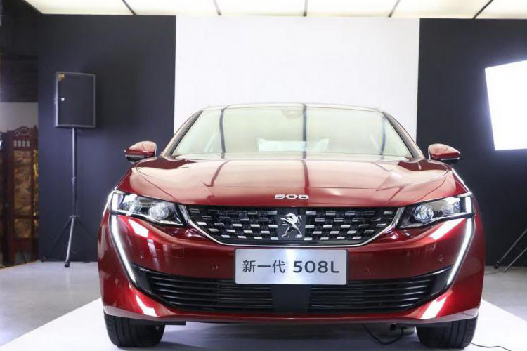 Mẫu sedan cỡ trung Peugeot 508L 2019 vừa chính thức được giới thiệu tại triển lãm Ôtô Quảng Châu 2018. Mẫu xe mới gây thu hút với thiết kế có phần khác biệt cùng nhiều trang bị mới hiện đại.