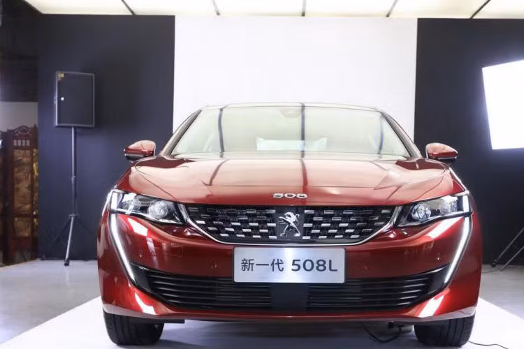 Mẫu sedan cỡ trung Peugeot 508L 2019 vừa chính thức được giới thiệu tại triển lãm Ôtô Quảng Châu 2018. Mẫu xe mới gây thu hút với thiết kế có phần khác biệt cùng nhiều trang bị mới hiện đại.