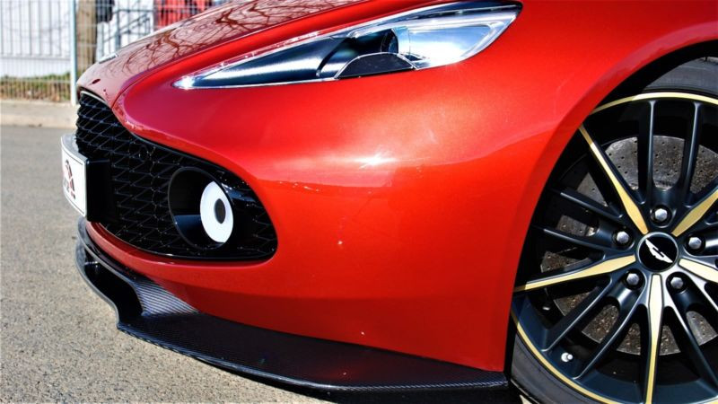 Điều đáng nói là chiếc xe này đã lăn bánh được 10km chứ không phải là siêu xe đập hộp.