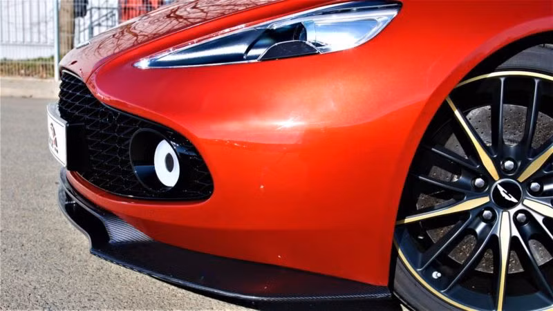 Điều đáng nói là chiếc xe này đã lăn bánh được 10km chứ không phải là siêu xe đập hộp.