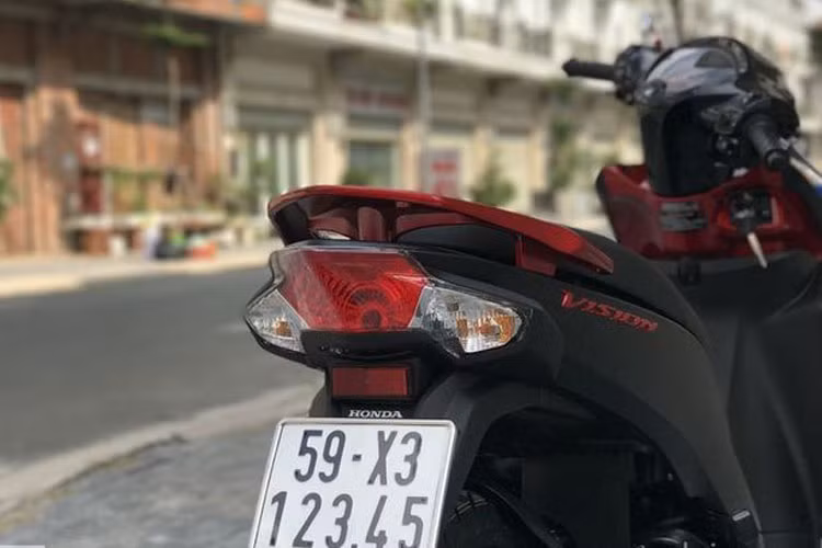 Dù có giá đắt đỏ như vậy nhưng những chiếc xe tay ga Honda Vision biển số độc lạ này vẫn được dân chơi xe săn lùng.