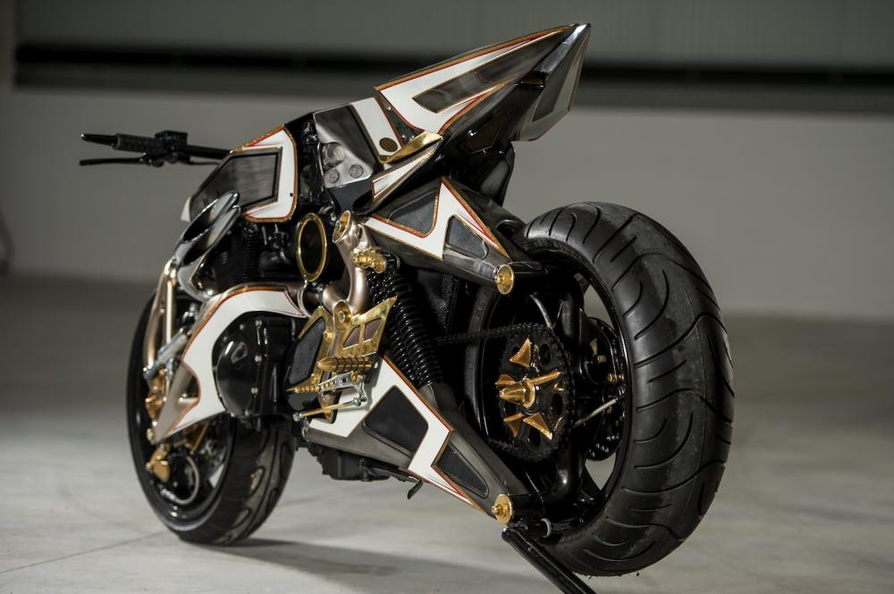 Chiếc xe độ được sử dụng vật liệu thông thường thay vì hợp kim hay các loại vật liệu đắt tiền khác. Dù vậy khi hoàn thiện nó vẫn có ngoại hình đẹp lung linh đến chủ nhân của nó cũng không ngờ đến.