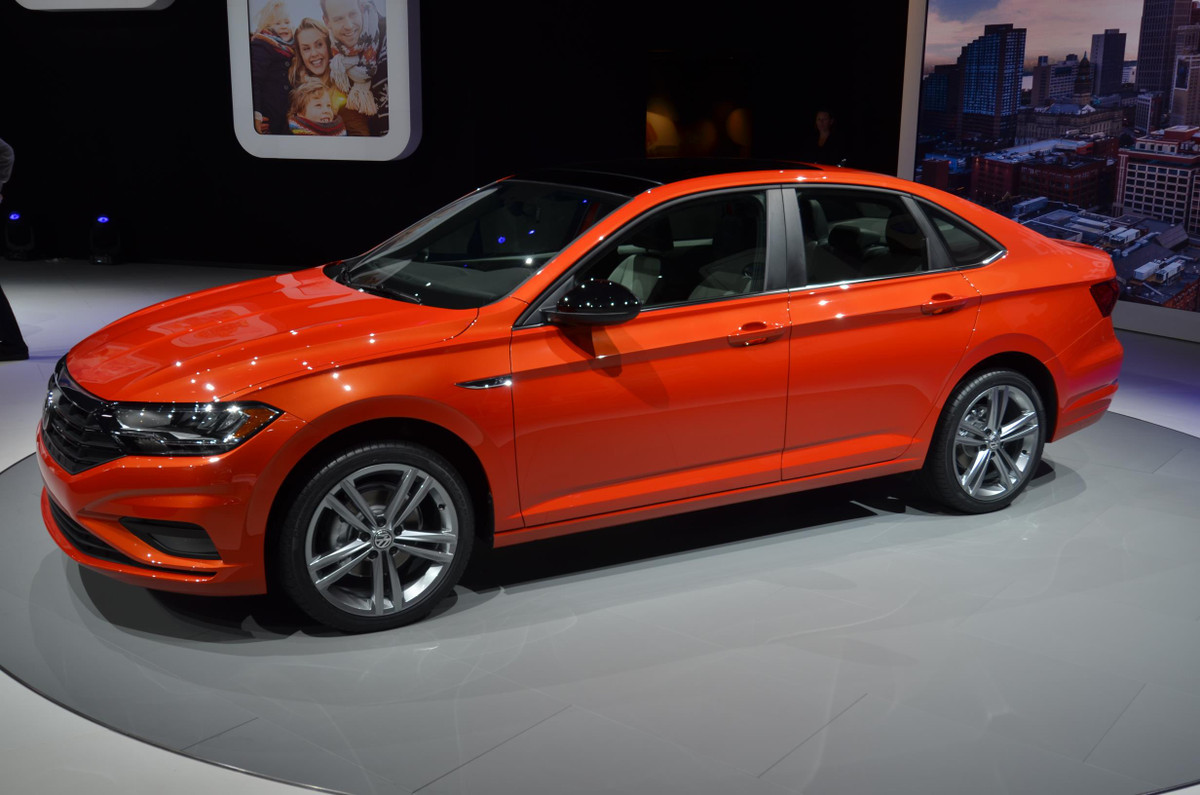 Ra mắt tại triển lãm Detroit, mẫu xe Volkswagen Jetta 2019 mới không chỉ có vai trò cạnh tranh với các đối thủ trong cùng phân khúc sedan hạng C, mà còn được Volkswagen kỳ vọng sẽ giúp hãng lấy lại lòng tin của người dùng sau bê bối Dieselgate.