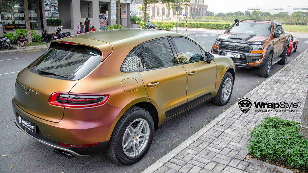 Porsche Macan là một chiếc SUV sang trọng nhỏ gọn, thiết kế với 5 chỗ ngồi và 4 cấp độ tương ứng với các động cơ khác nhau: cơ sở, S, GTS và Turbo. Giá bán của Macan tại Việt Nam khoảng hơn 4 tỷ đồng.