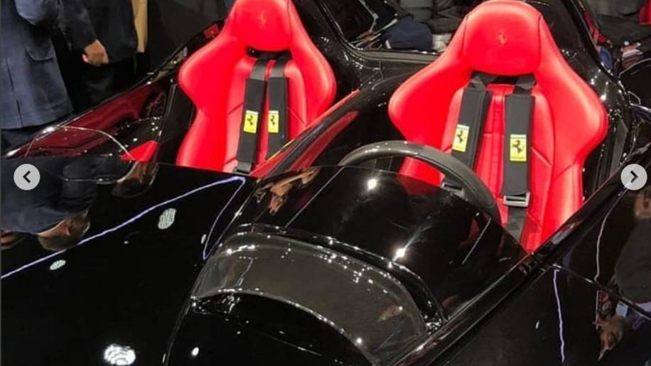 Một trong những điểm nhận biết chính giữa hai mẫu xe này đó là SP2 có 2 chỗ ngồi còn SP1 chỉ có 1 chỗ ngồi duy nhất.