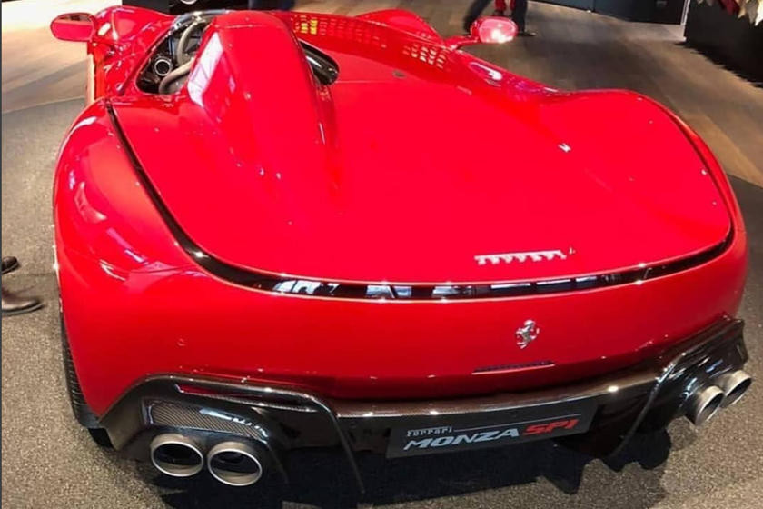 Khối động cơ V12 6.5L mạnh mẽ này sản sinh công suất 809 mã lực, giúp bộ đôi Monza có thể tăng tốc 0-100 km/h chỉ trong 2,9 giây, 0-200 km/h trong 7,9 giây nhờ các van điều tiết nhiêu liệu lớn hơn.