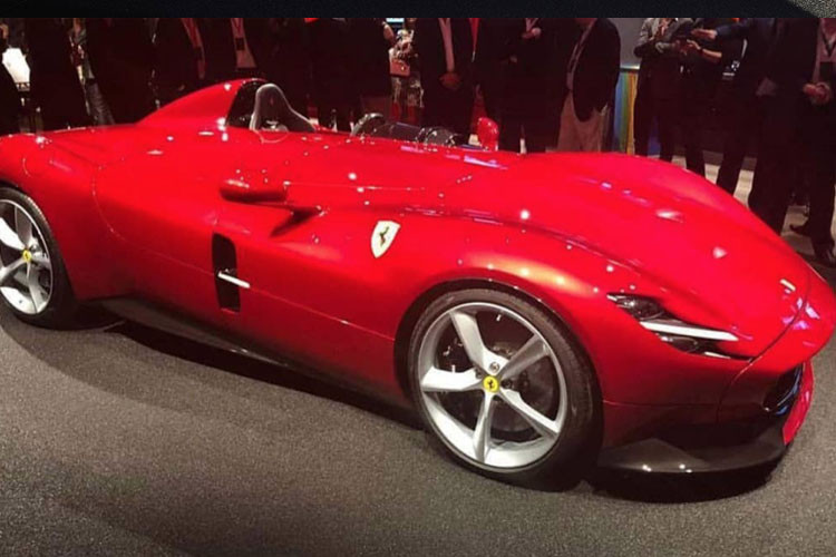 Theo tiết lộ từ hàng Ferrari, cả Monza SP1 và SP2 đều sở hữu tỷ lệ công suất/trọng lượng lý tưởng nhờ kết hợp khối động cơ V12 6.5L mạnh mẽ nhất trong lịch sử Ferrari với thân xe sử dụng chất liệu sợi carbon siêu nhẹ.