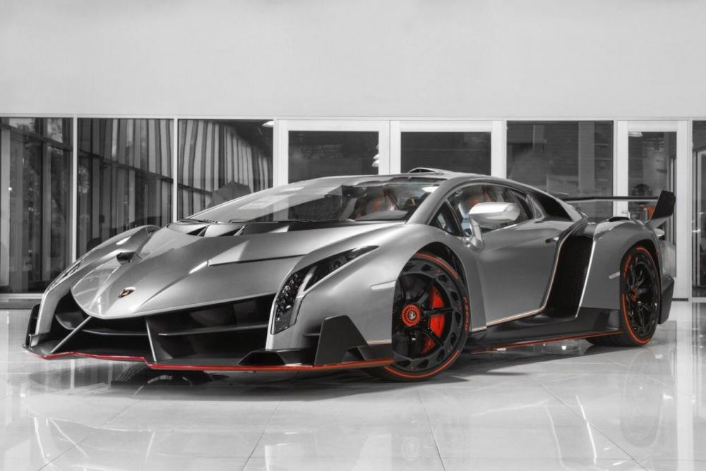 Được biết, siêu phẩm Lamborghini Veneno Coupe này thuộc dạng hàng hiếm. Nó là 1 trong 3 chiếc được sản xuất trên thế giới. Đó có thể là lý do khiến chiếc xe dù đã cũ nhưng vẫn có giá trị đến như vậy.