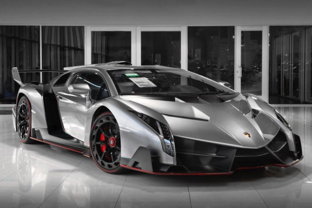 Một đại lý siêu xe đến từ Đức đã rao bán chiếc xe Lamborghini Veneno Coupe với mức giá khủng 9,5 triệu USD (khoảng 221 tỷ đồng). Trong khi giá xuất xưởng của Lamborghini Veneno Coupe là 4,5 triệu USD.