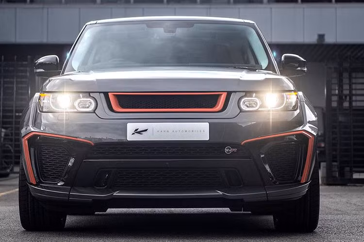 Gói độ tạo nên những thay đổi tinh tế ở cả ngoại và nội thất nổi bật trong màu cam - xám cùng vành 23 inch. Cùng với đó, lưới tản nhiệt nguyên bản được thay thế bằng dạng tổ ong thiết kế 3D. Các khe hút gió được mở rộng lạ mắt.