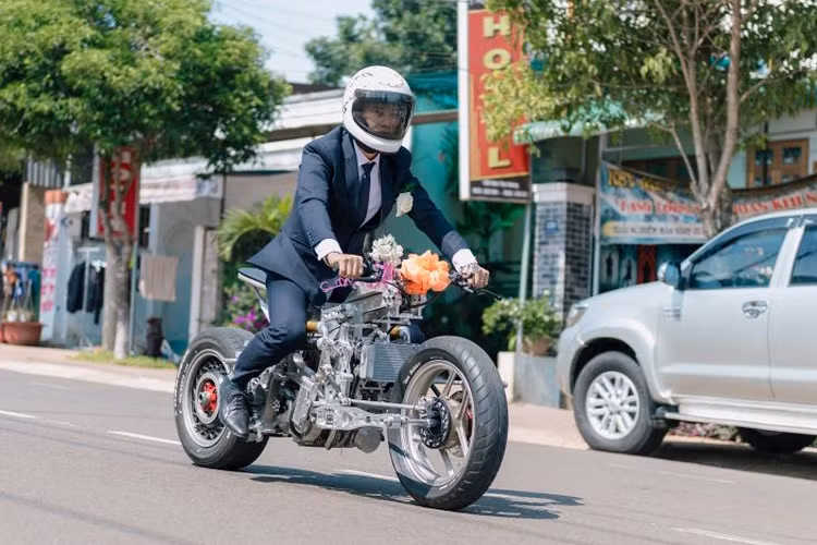 Đây là sản phẩm tâm huyết của anh Mai Đình Huy và theo tiết lộ trong tương lại anh sẽ còn tạo ra những bản độ độc đáo hơn nữa.