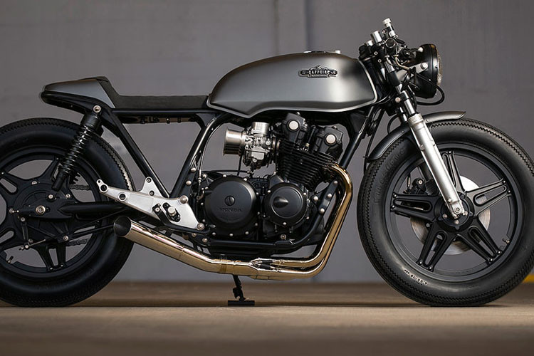 Được biết, phải mất đến 8 tháng dưới bàn tay tài ba của Caffeine Custom, chiếc xe mới hoàn thiện và trông sắc sảo hơn bao giờ hết.