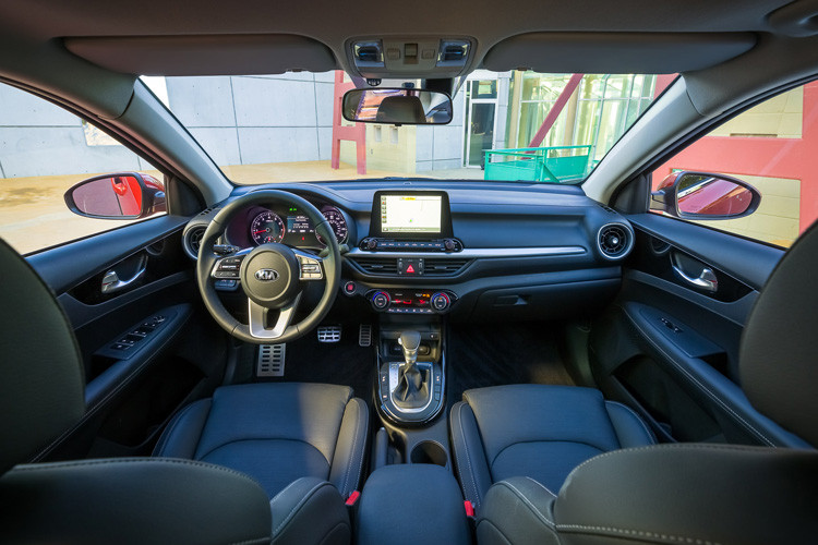 Hình ảnh nội thất của phiên bản Cerato 2019 trưng bày tại Malaysia chưa được tiết lộ. Trong ảnh là khoang lái của chiếc xe đã được nâng cấp hoàn toàn ở thị trường khác.