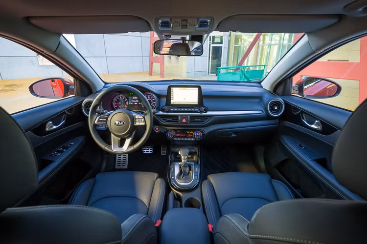 Hình ảnh nội thất của phiên bản Cerato 2019 trưng bày tại Malaysia chưa được tiết lộ. Trong ảnh là khoang lái của chiếc xe đã được nâng cấp hoàn toàn ở thị trường khác.