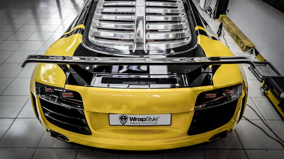 Nhiều người đánh giá, ý tưởng phối màu, dán đề can mới cho chiếc Audi R8 độ khủng lần này khá giống với siêu xe McLaren 650S Spider của Cường "Đô-la" từng thay đổi màu sơn để tham dự hành trình Car &amp; Passion 2018.