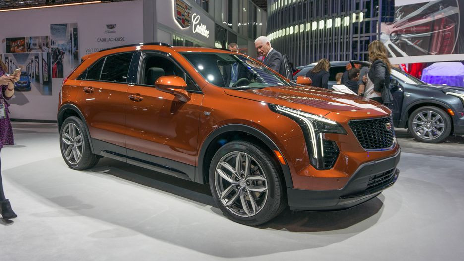 Chính thức trình làng trong triển lãm ôtô New York 2018, Cadillac XT4 2019 mới sẽ có giá khởi điểm từ 35.790 USD (816,7 triệu đồng) ở thị trường Mỹ. Đây được xem là đối thủ mới trực tiếp của mẫu xe SUV hạng sang Mercedes-Benz GLC.