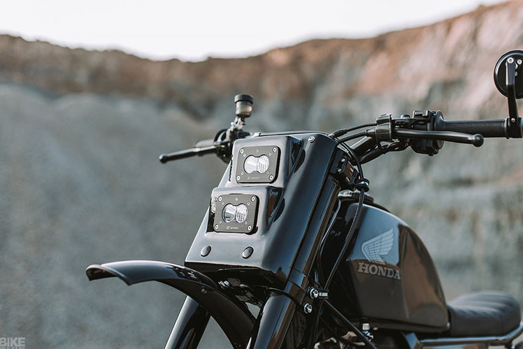 Qua nhiều lần chọn lựa, tham khảo, Tommaso cùng người bạn Edoardo đã chọn chiếc Dominator là nguyên bản chính cho công cuộc chỉnh sửa, độ mới của mình.