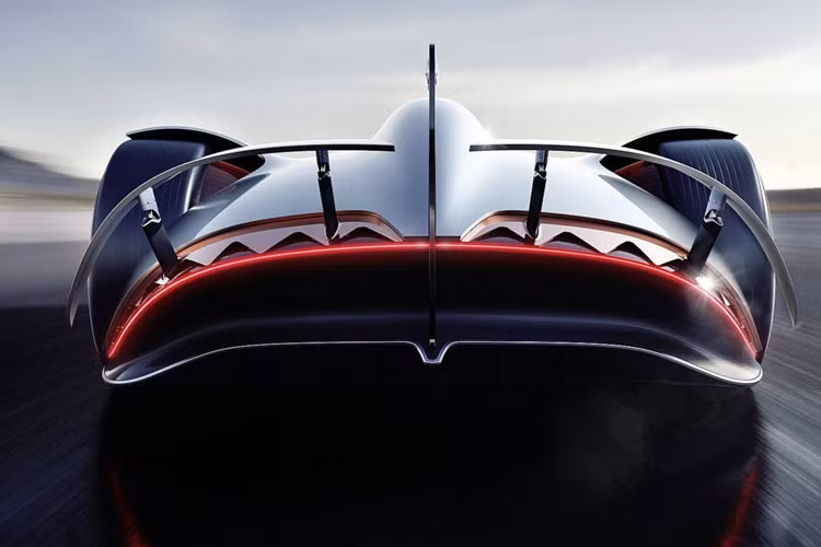 Phía sau xe là cánh gió chủ động mở ra khi cần thiết. Xe sử dụng sơn màu bạc kết hợp các chi tiết sợi carbon ở cản trước và cản sau.