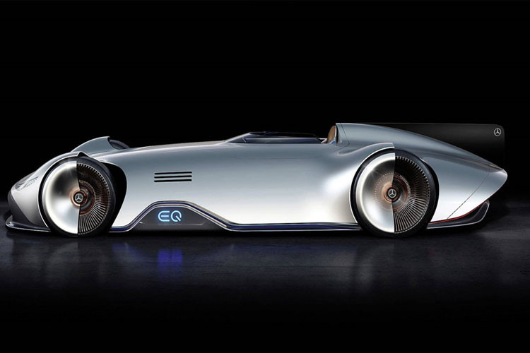 Siêu xe điện của Mercedes sử dụng động cơ điện nhưng tiếng bô xe của Mercedes EQ Silver Arrow mới vẫn rất uy lực. Và hãng cũng đưa ra tùy chọn tiếng bô xe Công thức I hoặc Mercedes-AMG V8 đầy hứng khởi cho khách hàng lựa chọn.