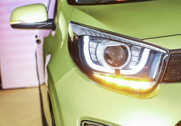 Đèn pha hình chữ U lạ mắt.