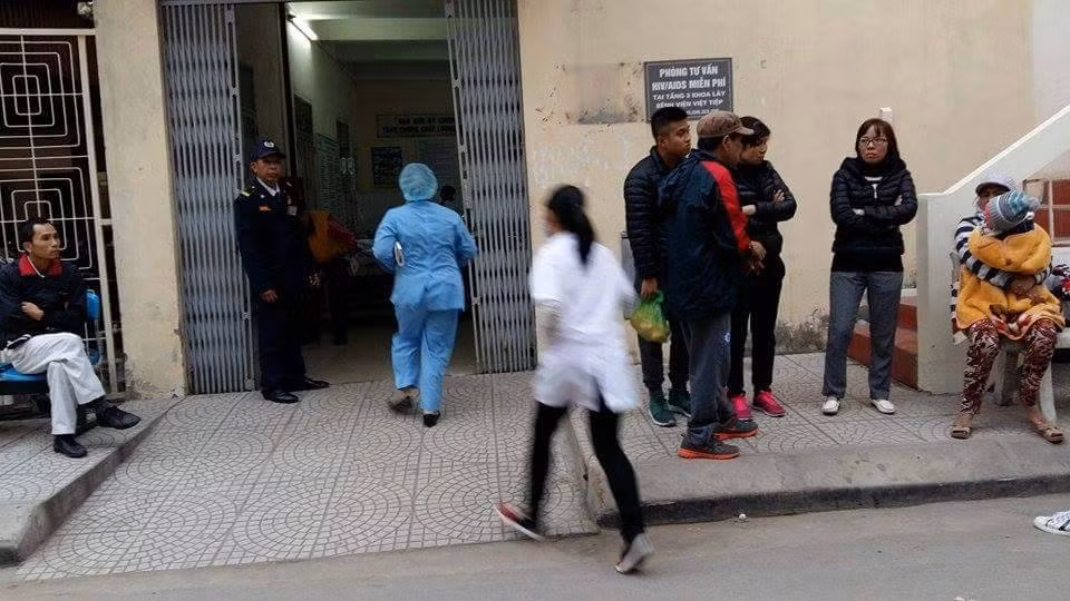 Các y bác sĩ phải rất khẩn trương.