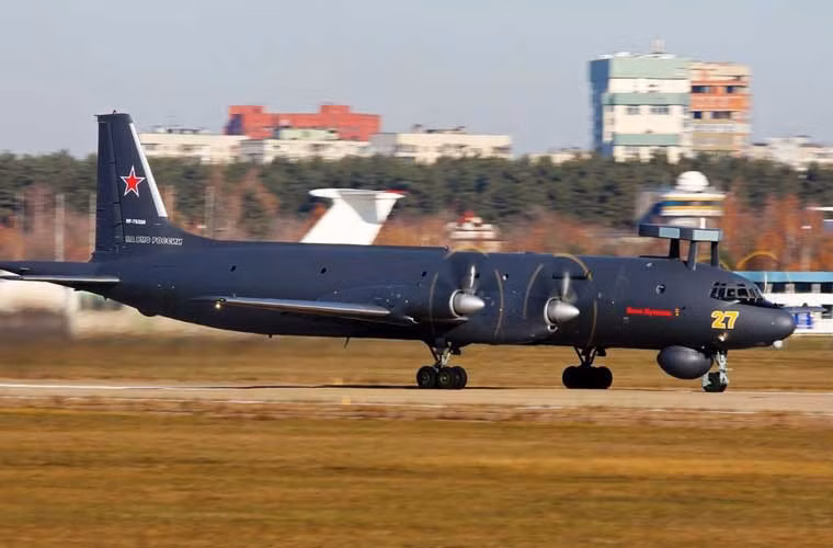 Điểm nhấn trên phiên bản nâng cấp máy bay săn ngầm Il-38N từ nguyên bản Il-38 là hệ thống trinh sát và theo dõi mục tiêu Novella P-38 cho phép phát hiện mục tiêu trên không ở khoảng cách 90km và dưới mặt biển là 320km.