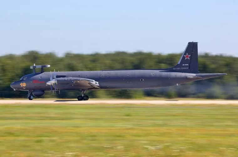 Với hệ thống trinh sát mới, nó có thể theo dõi cùng một lúc 32 mục tiêu cả trên mặt và dưới mặt nước, nhờ đó Il-38N có thể dễ dàng "vạch mặt" tàu ngầm hay tàu nổi đang hoạt cũng như các mục tiêu trên không.