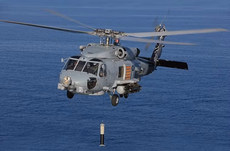 Đặc biệt MH-60 có thể đem theo các quả ngư lôi Mk-54. Đây là một trong những loại ngư ngôi nguy hiểm nhất thế giới.