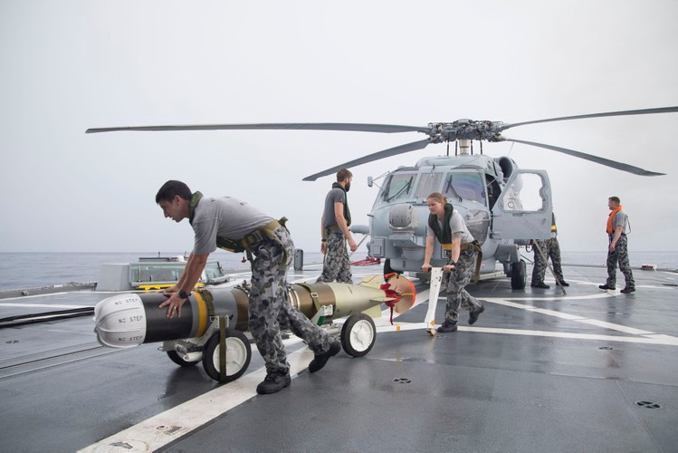 Mk-54 được tạo ra bằng sự kết hợp của hệ thống dẫn hướng và đầu đạn của ngư lôi hạng nhẹ MK-50 với hệ thống đẩy của ngư lôi hạng nặng Mk-46. Điều này tạo nên một sức mạnh đáng sợ.