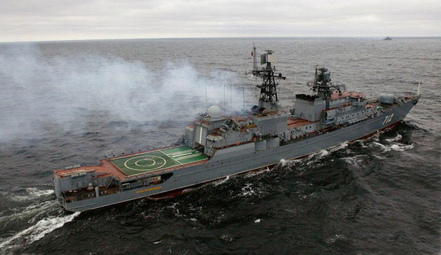 Một trong hai tàu hộ vệ tên lửa lớn nhất của Hạm đội Baltic Nga - Project 11540 Yastreb có lượng giãn nước lên tới 4.000 tấn, dài 129m, thủy thủ đoàn 210 người. Con tàu được trang bị kho vũ khí mạnh mẽ gồm 8 tên lửa diệt hạm Uran; 32 tên lửa phòng không 3K95 Kinzhal và các hệ thống ngư lôi chống ngầm...