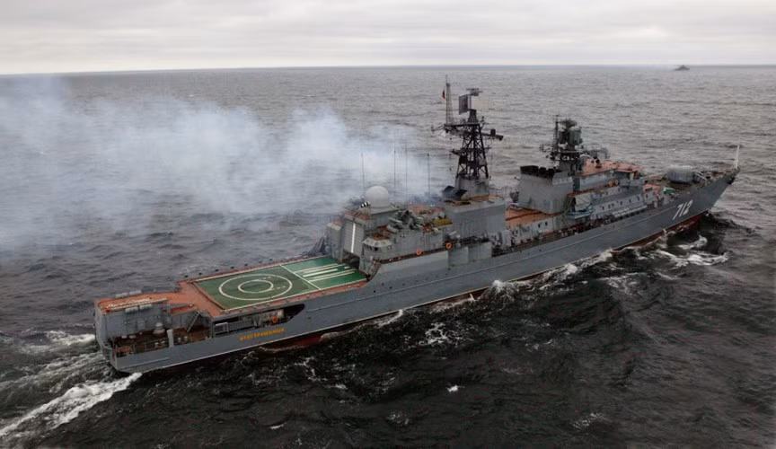 Một trong hai tàu hộ vệ tên lửa lớn nhất của Hạm đội Baltic Nga - Project 11540 Yastreb có lượng giãn nước lên tới 4.000 tấn, dài 129m, thủy thủ đoàn 210 người. Con tàu được trang bị kho vũ khí mạnh mẽ gồm 8 tên lửa diệt hạm Uran; 32 tên lửa phòng không 3K95 Kinzhal và các hệ thống ngư lôi chống ngầm...