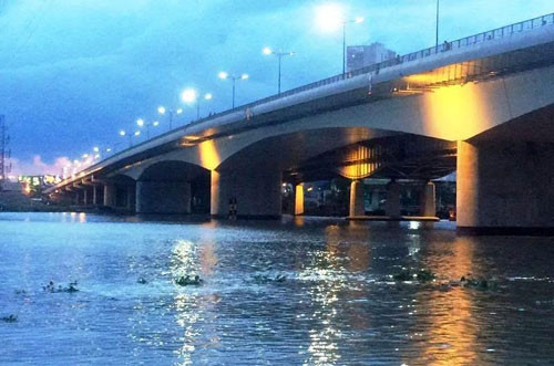 Cầu Sài Gòn 2, nơi nam sinh viên nhảy sông tự tử nhưng bất thành.